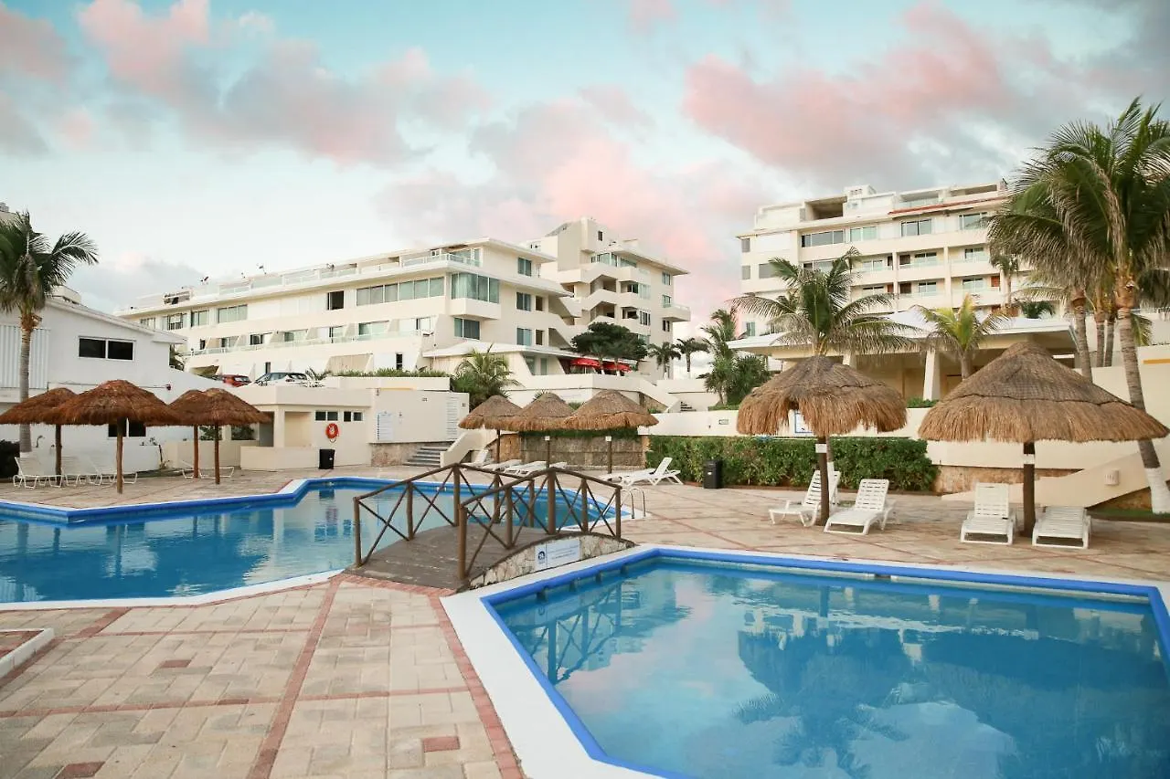Brisas Shores 07 Beachfront Condo, Pool And Garden Area, Zona Hotelera Cancún Appartement