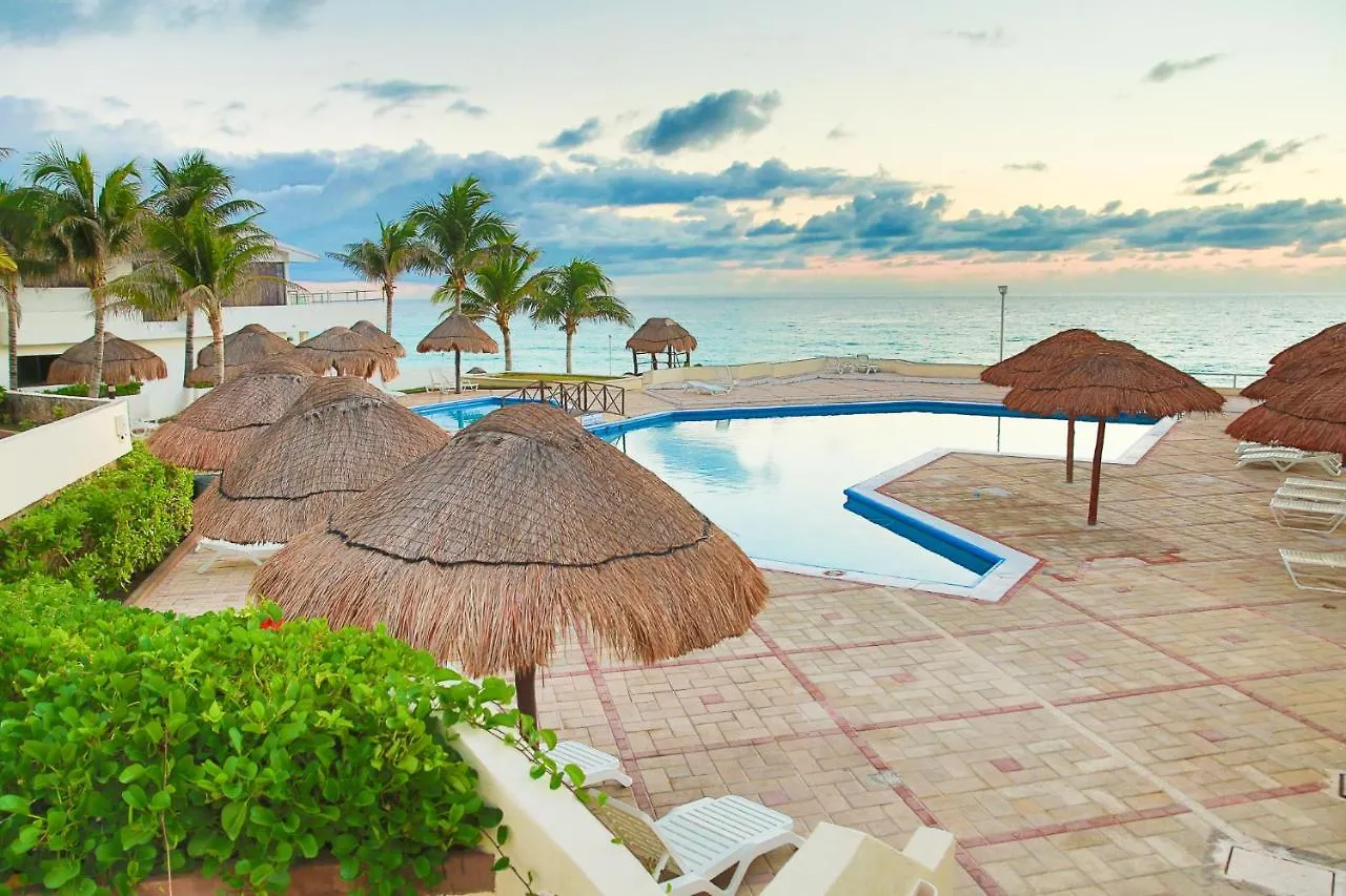 Brisas Shores 07 Beachfront Condo, Pool And Garden Area, Zona Hotelera Cancún 0*,