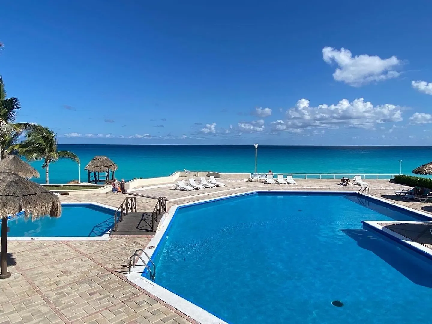 Brisas Shores 07 Beachfront Condo, Pool And Garden Area, Zona Hotelera Cancún Mexique