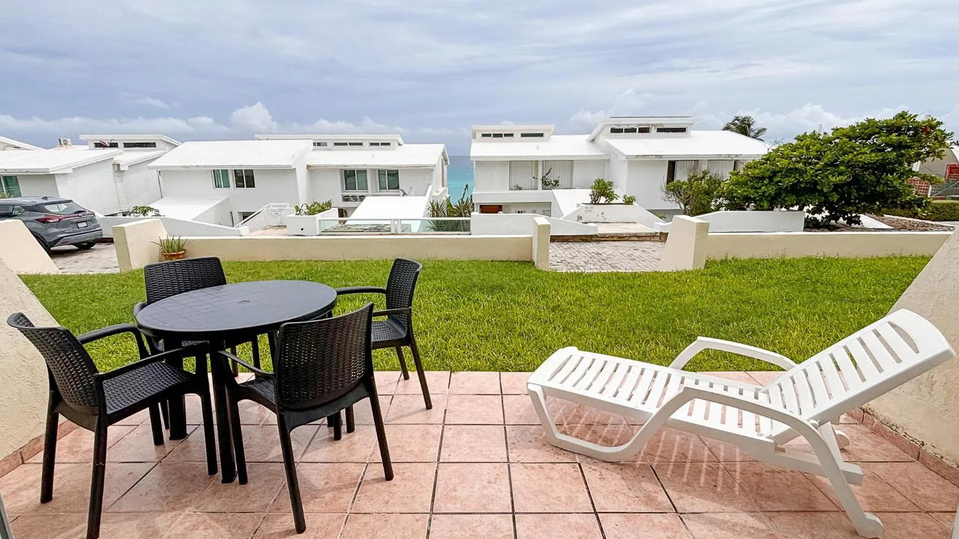 Brisas Shores 07 Beachfront Condo, Pool And Garden Area, Zona Hotelera Cancún Mexique
